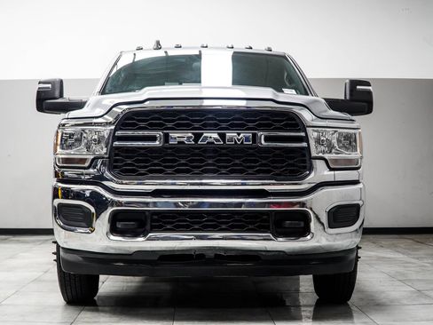 Used 2024 RAM 3500 Tradesman w/ Chrome Appearance Group AWD/4WD image 8