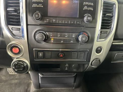 Used 2018 Nissan Titan SV image 22