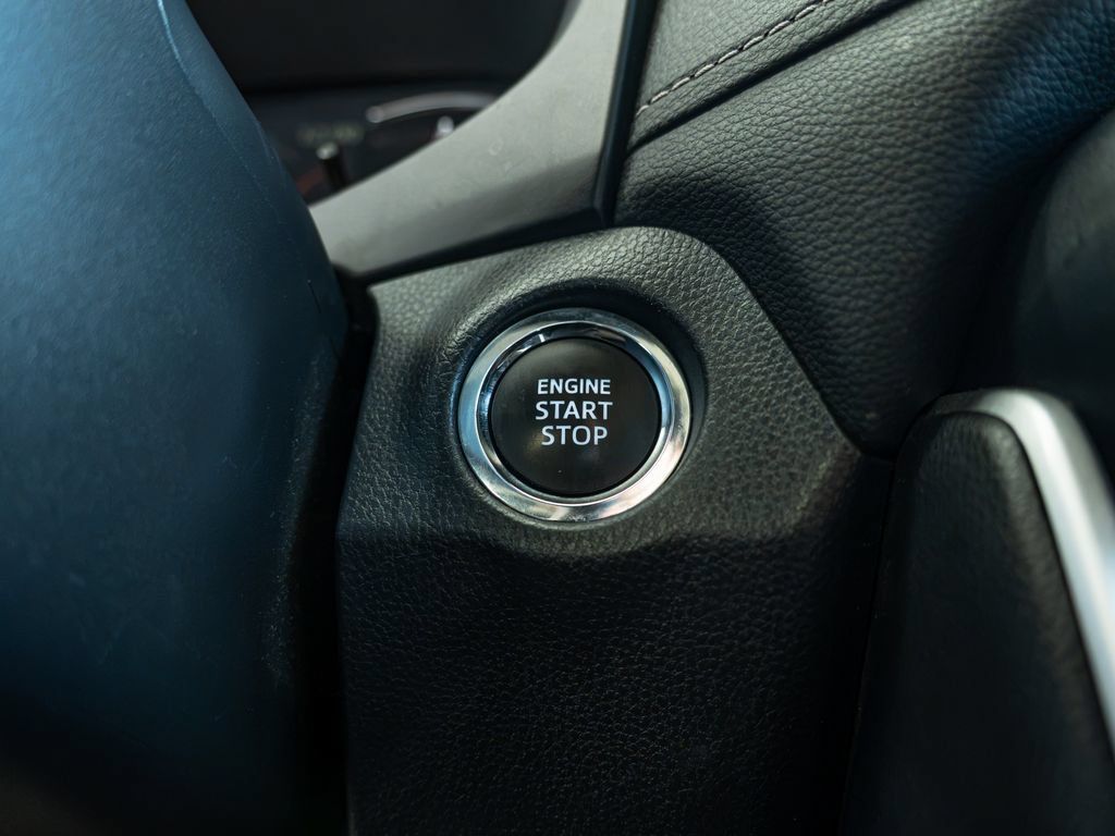 Used 2025 Toyota RAV4 XLE FWD image 10