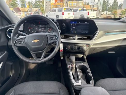 Certified 2025 Chevrolet Trax LS image 14