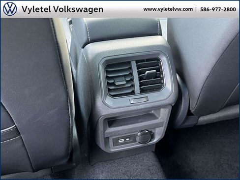Certified 2021 Volkswagen Tiguan SE w/ Panoramic Sunroof Package image 13