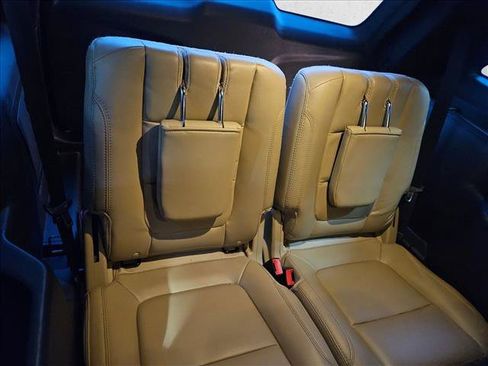 Used 2017 Ford Explorer XLT w/ Equipment Group 202A FWD image 15