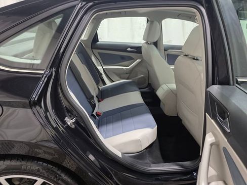 Certified 2025 Volkswagen Jetta SE image 29