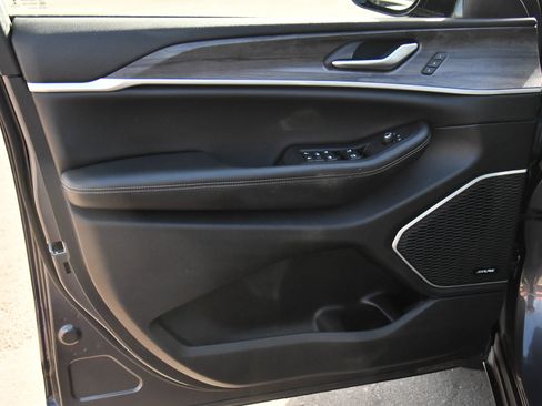 Used 2022 Jeep Grand Cherokee Limited 4xe w/ MOPAR Finishing Package AWD/4WD image 16