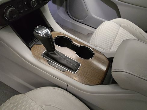 Used 2018 GMC Acadia SLE image 26