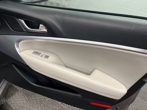 Used 2023 Genesis G70 2.0T image 31