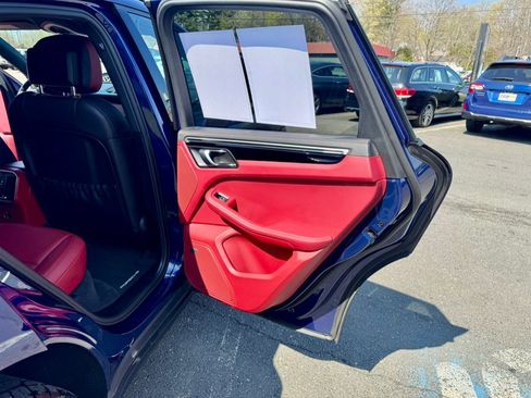 Used 2022 Porsche Macan image 16