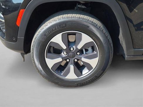 Used 2022 Jeep Grand Cherokee Limited 4xe w/ Luxury Tech Group II AWD/4WD image 9