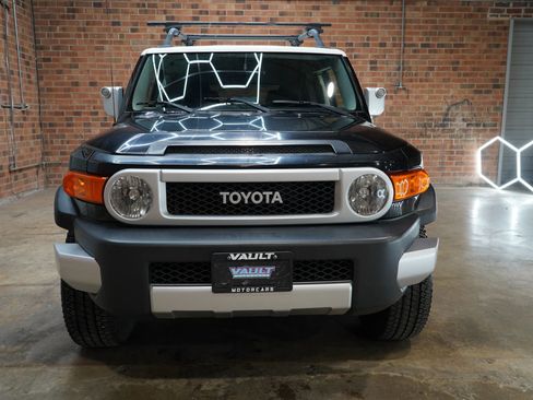 Used 2013 Toyota FJ Cruiser 4WD w/ Convenience Pkg image 5
