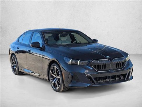 Used 2026 BMW 530i w/ M Sport Package image 7