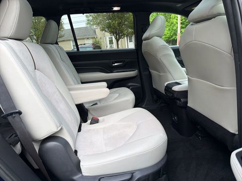 Used 2024 Toyota Grand Highlander AWD Hybrid image 19