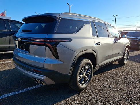 Certified 2025 Chevrolet Traverse LT image 6