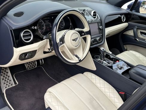 Used 2019 Bentley Bentayga AWD/4WD image 17