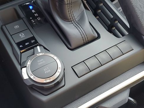 New 2026 Toyota Tacoma SR5 AWD/4WD image 32