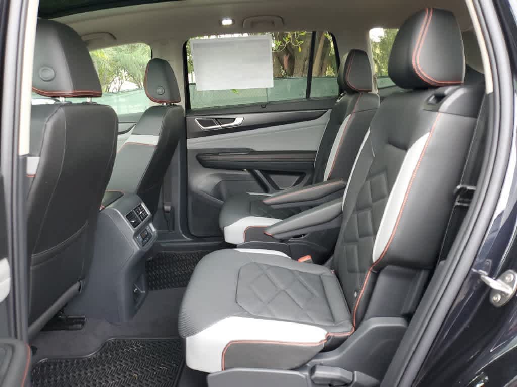 Certified 2024 Volkswagen Atlas Peak Edition SEL AWD/4WD image 27