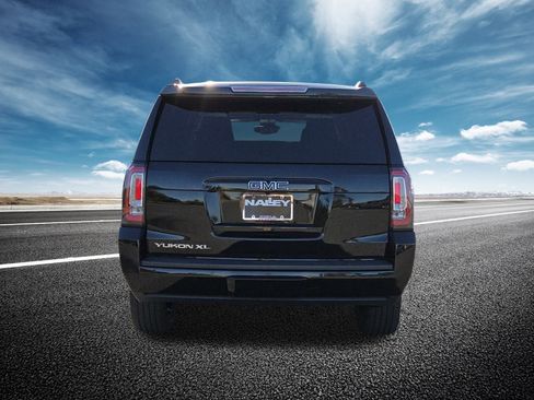 Used 2020 GMC Yukon XL SLT w/ Graphite Performance Edition image 21