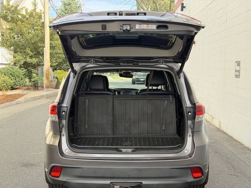 Used 2019 Toyota Highlander SE AWD/4WD image 33