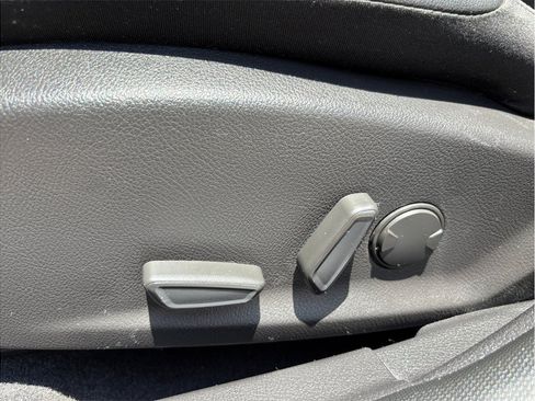 Used 2015 Ford Focus SE w/ Equipment Group 201A FWD image 16