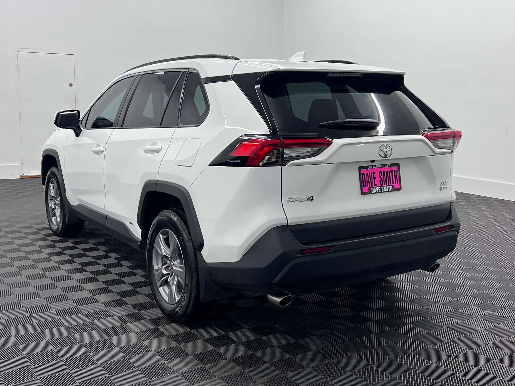 Used 2025 Toyota RAV4 XLE AWD/4WD image 3