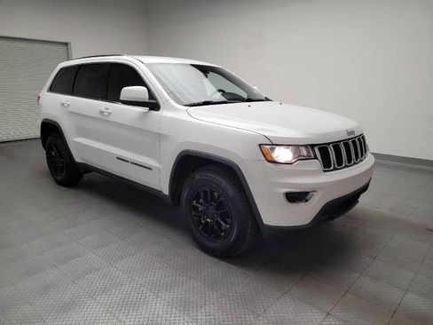 Used 2018 Jeep Grand Cherokee Laredo RWD image 13
