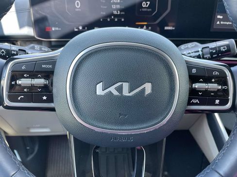 Used 2025 Kia Carnival SX Prestige FWD image 24