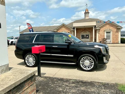 Used 2016 Cadillac Escalade Platinum AWD/4WD image 4