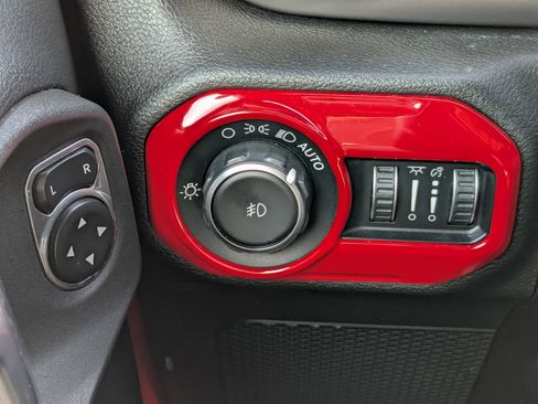 Used 2019 Jeep Wrangler Unlimited Sport S AWD/4WD image 22