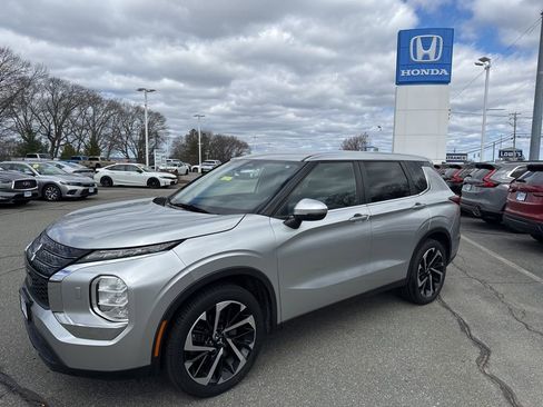 Used 2022 Mitsubishi Outlander ES image 1