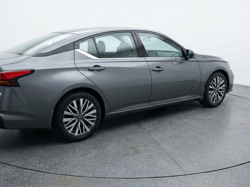 Used 2025 Nissan Altima 2.5 SV image 9