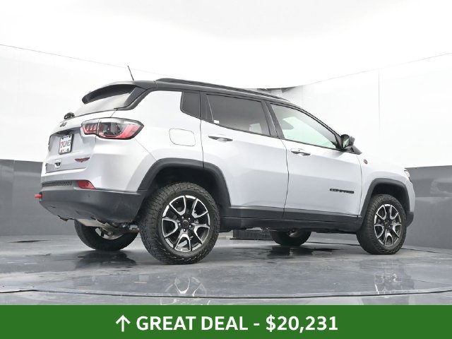 Used 2025 Jeep Compass Trailhawk AWD/4WD image 45