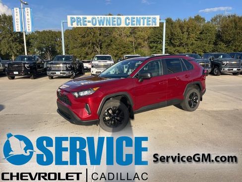 Used 2021 Toyota RAV4 LE image 1