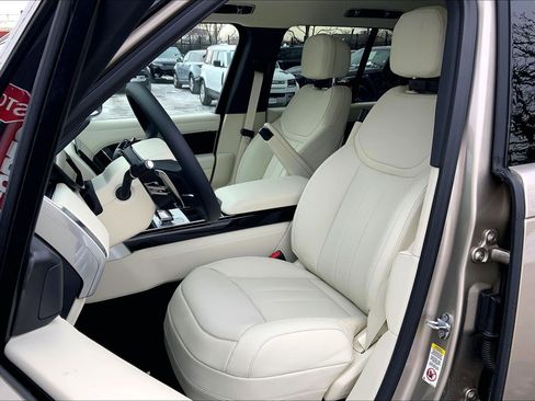 New 2026 Land Rover Range Rover SE image 9