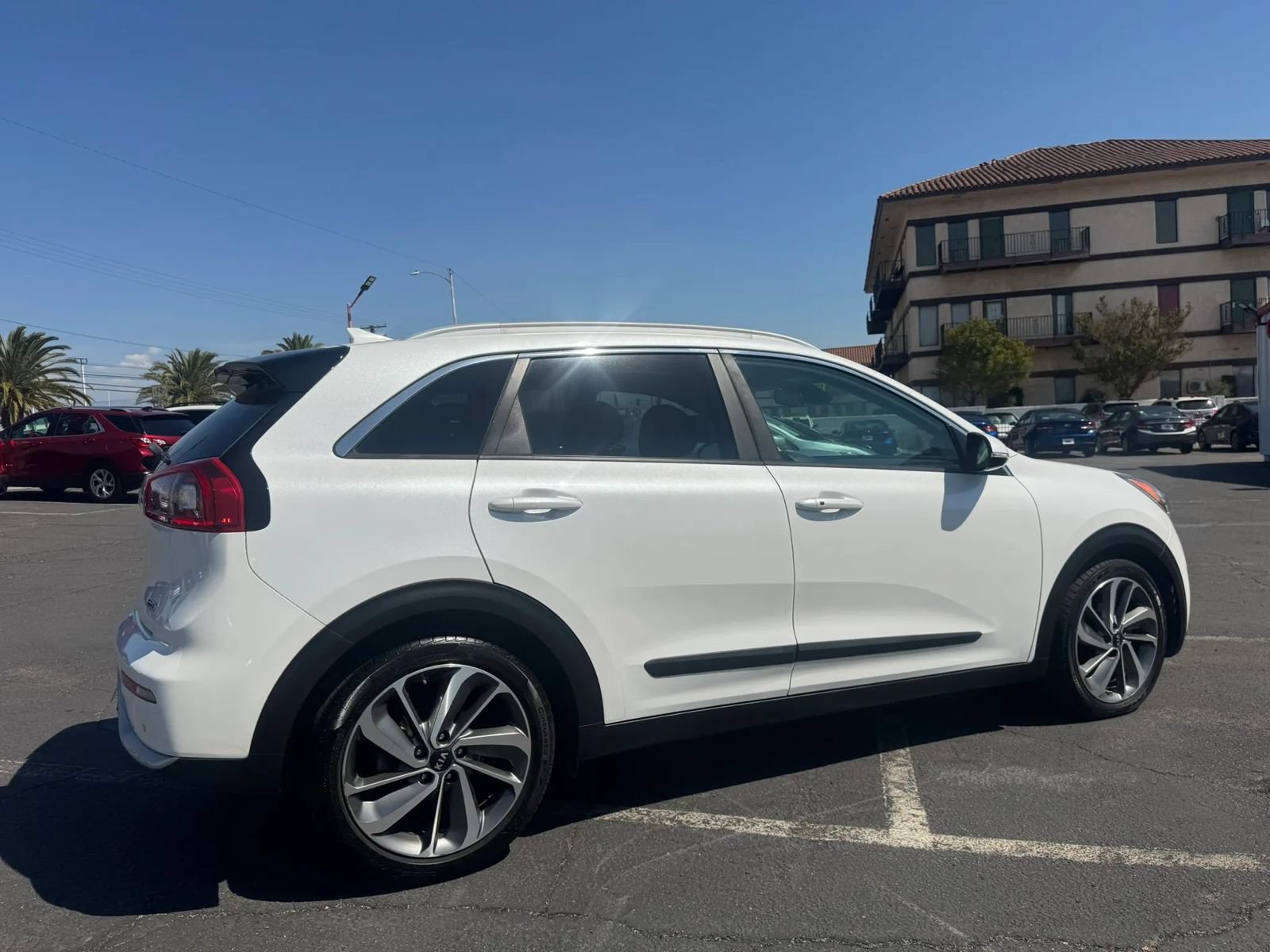 Used 2017 Kia Niro Touring w/ Advanced Technology Package FWD image 10