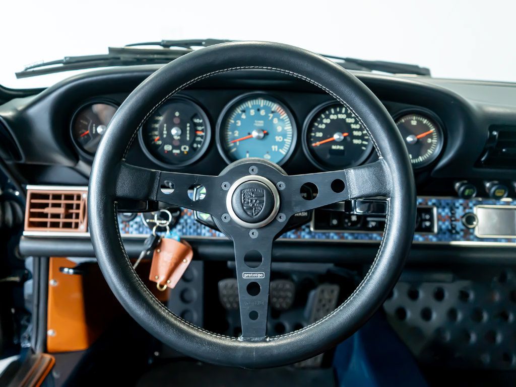 Used 1991 Porsche 911 Carrera RWD image 14