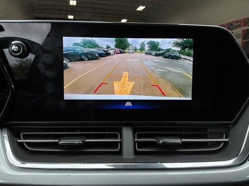 Used 2025 Chevrolet Trax LT FWD image 29
