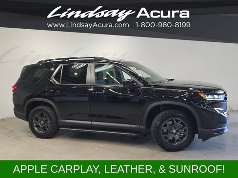 Used 2025 Honda Pilot TrailSport image 3