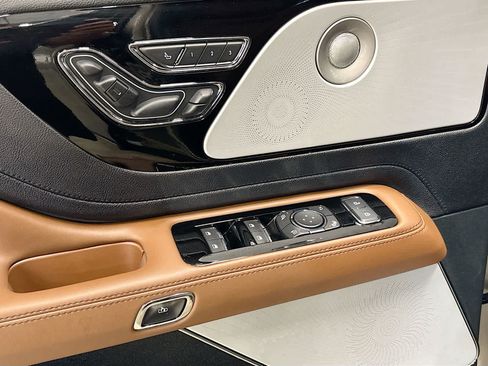 Used 2023 Lincoln Aviator Grand Touring w/ Equipment Group 301A AWD/4WD image 18