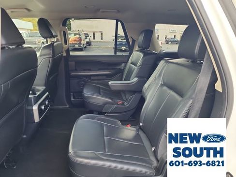 Used 2024 Ford Expedition XLT image 32
