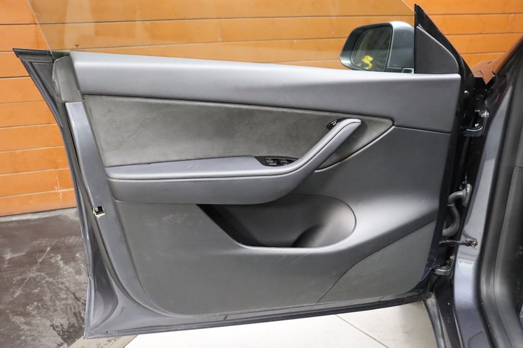 Used 2020 Tesla Model Y Long Range AWD/4WD image 43