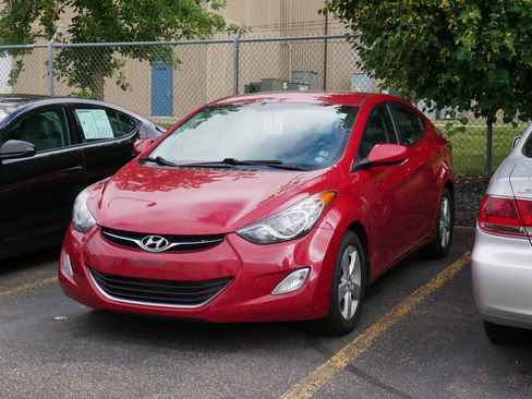 Used 2013 Hyundai Elantra GLS w/ Preferred Pkg FWD image 3