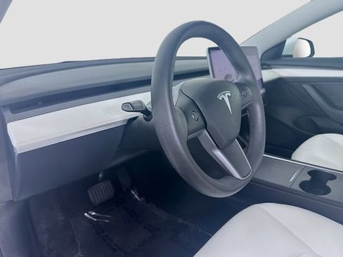 Used 2023 Tesla Model 3 Standard Range image 9