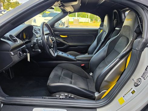 Used 2021 Porsche 718 Boxster Spyder RWD image 21