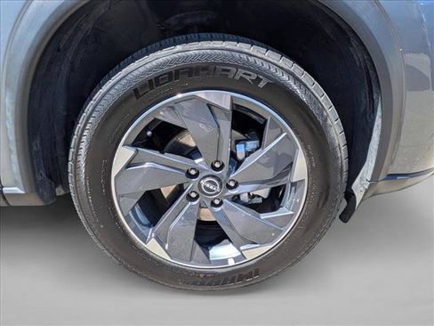 Used 2025 Nissan Rogue SV FWD image 22