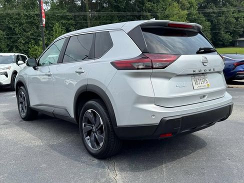 Used 2025 Nissan Rogue SV FWD image 4