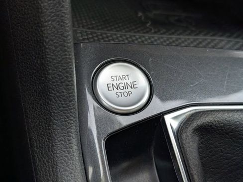 Used 2022 Volkswagen Tiguan SE image 16