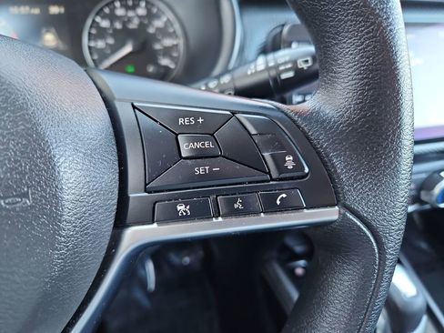 Used 2024 Nissan Kicks SV image 12