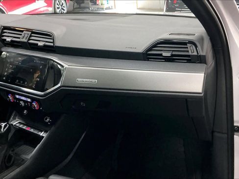 Certified 2025 Audi Q3 2.0T Premium w/ Convenience Package image 19