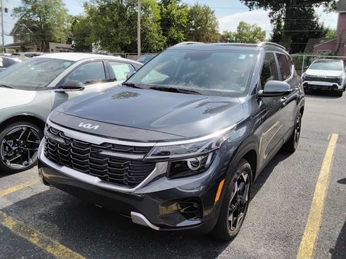 Used 2024 Kia Seltos EX AWD/4WD image 2