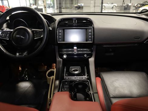 Used 2017 Jaguar F-PACE S AWD/4WD image 25