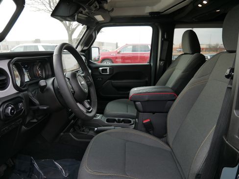 Used 2025 Jeep Wrangler Sport S image 9